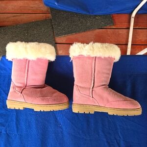 Ladies Size 7 Pink Boots White Shearing Lined